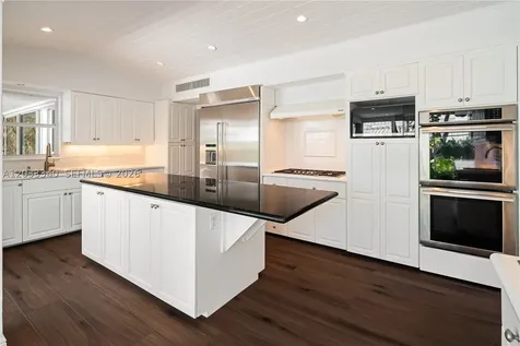 669 S Mashta Drive Key Biscayne FL 33149