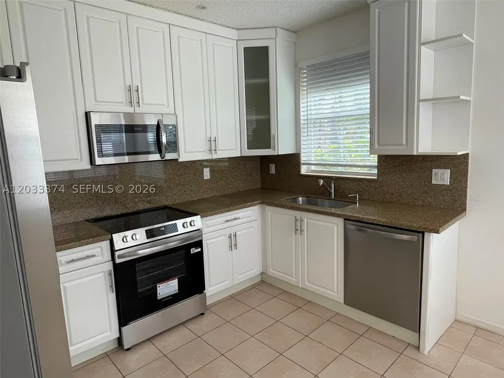 1521 Seagrape Way Hollywood FL 33019