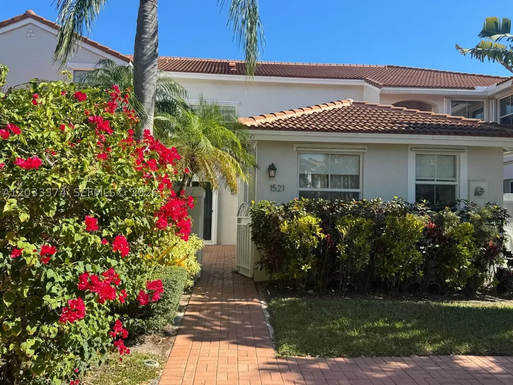 1521 Seagrape Way Hollywood FL 33019