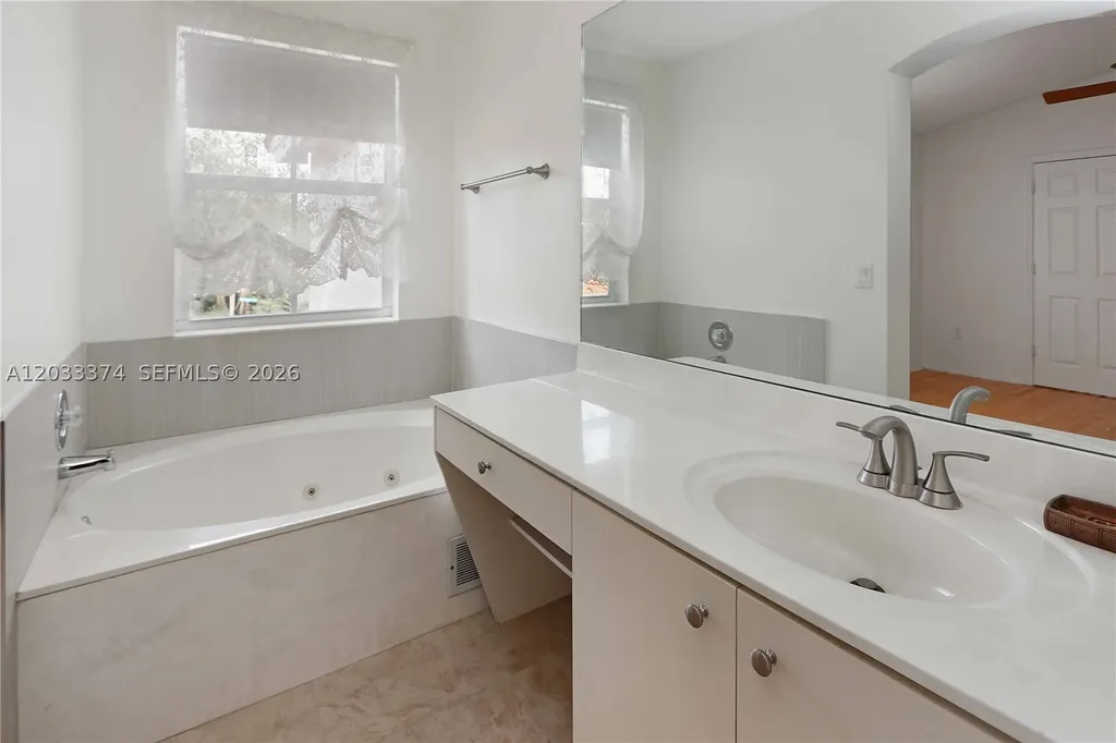 1521 Seagrape Way Hollywood FL 33019