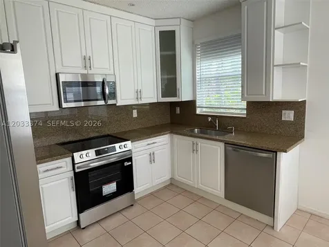 1521 Seagrape Way Hollywood FL 33019