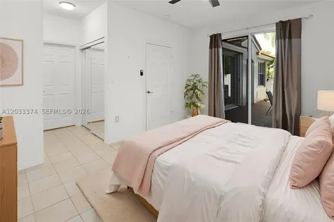 1521 Seagrape Way Hollywood FL 33019