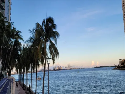 325 S Biscayne Boulevard Miami FL 33131