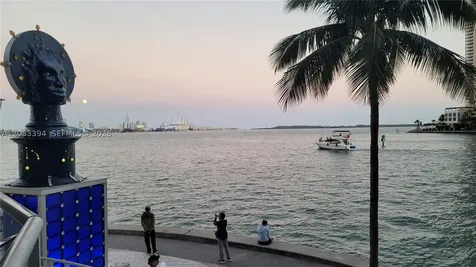 325 S Biscayne Boulevard Miami FL 33131