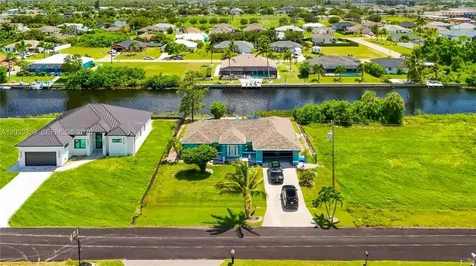 2724 SW 1st Ter, Cape Cor Na Cape Coral FL 33991