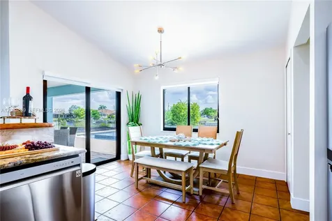 2724 SW 1st Ter, Cape Cor Na Cape Coral FL 33991