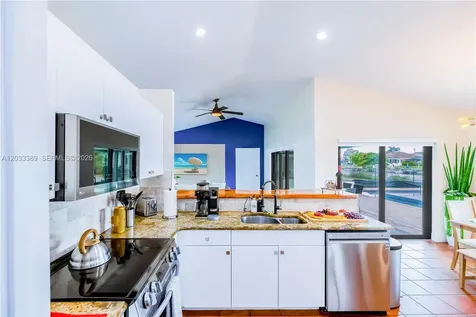 2724 SW 1st Ter, Cape Cor Na Cape Coral FL 33991