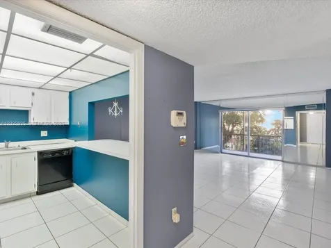 4172 Inverrary Drive Lauderhill FL 33319