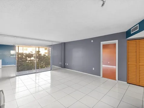 4172 Inverrary Drive Lauderhill FL 33319