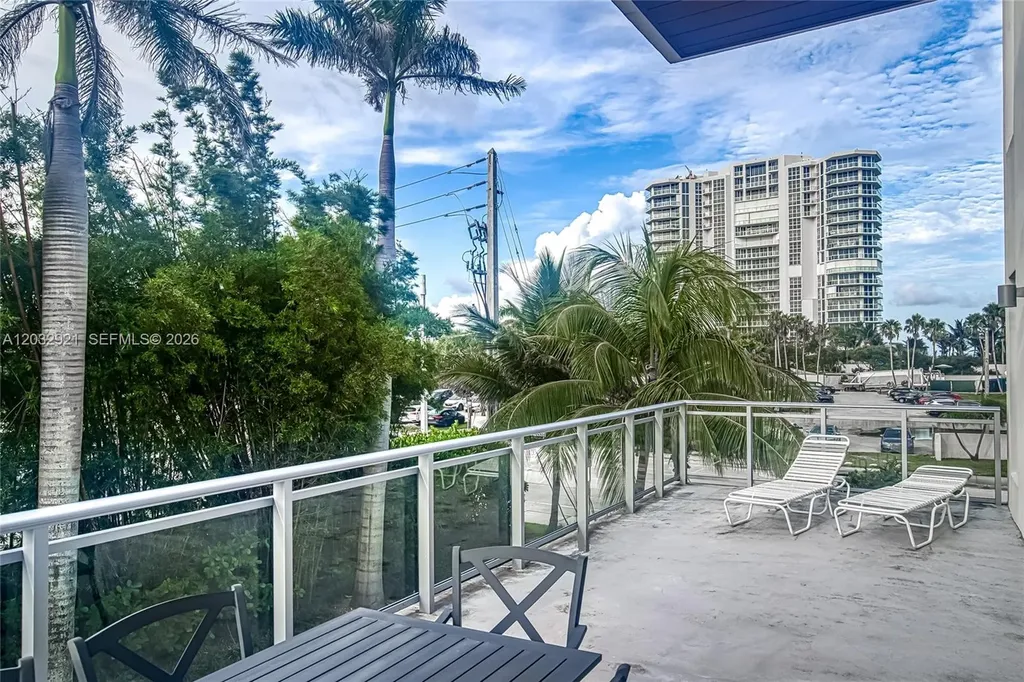 Hollywood FL 33019