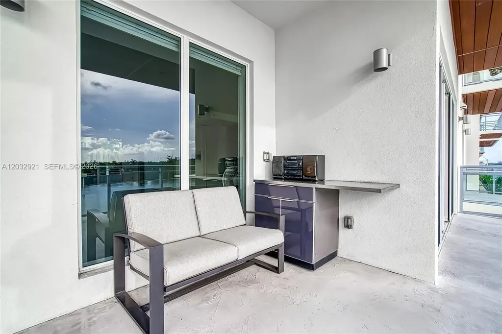 Hollywood FL 33019