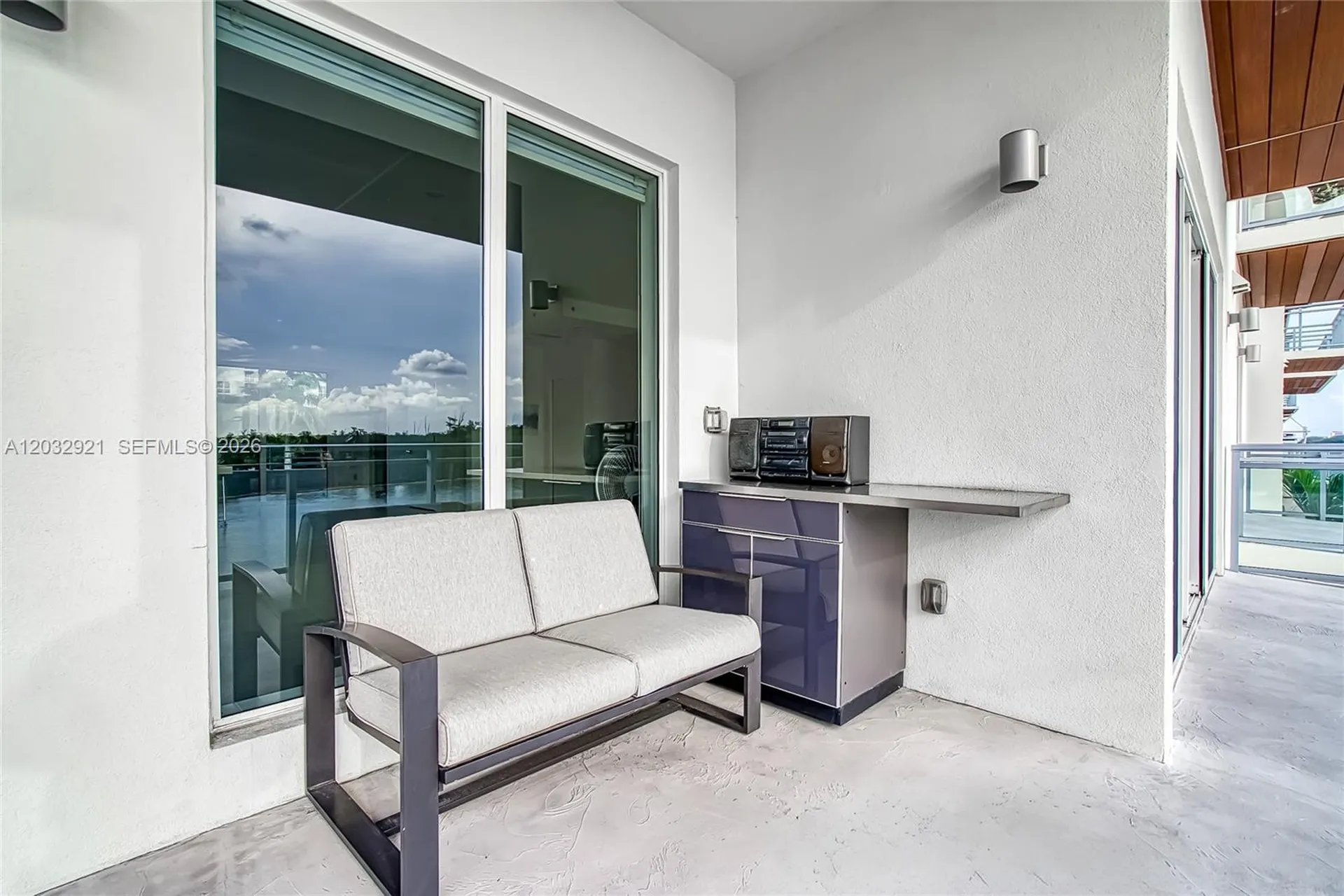 Hollywood FL 33019