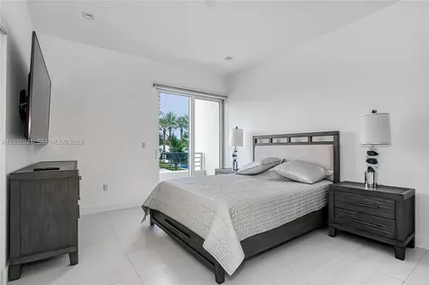 Hollywood FL 33019