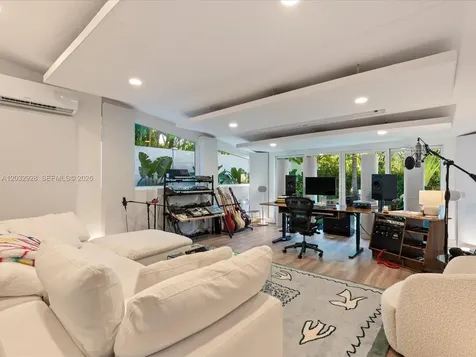 1945 Alamanda Drive North Miami FL 33181