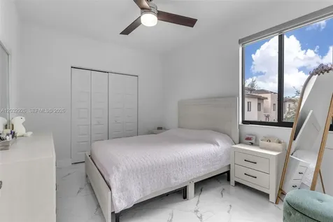 4963 NW 83rd Path Doral FL 33166