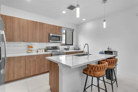 4963 NW 83rd Path Doral FL 33166