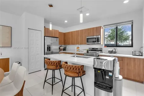 4963 NW 83rd Path Doral FL 33166