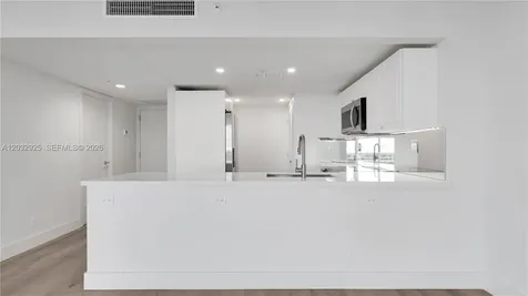 555 NE 34th Street Miami FL 33137