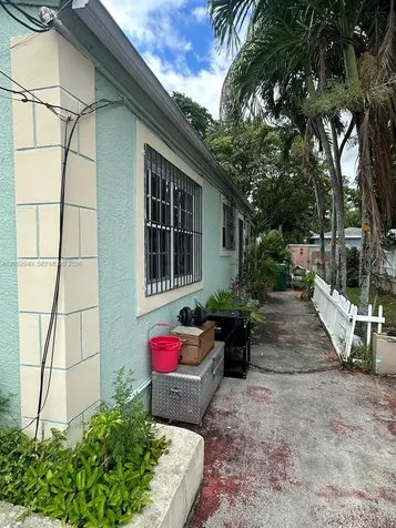 1376 NW 45th Street Miami FL 33142
