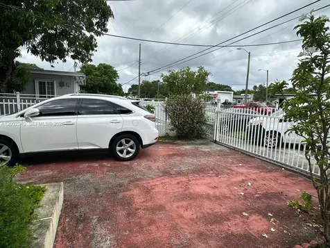 1376 NW 45th Street Miami FL 33142