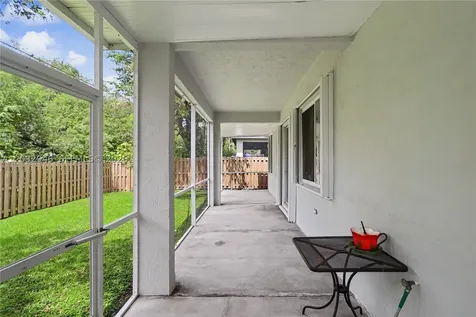 3090 SE 7th Place Homestead FL 33033