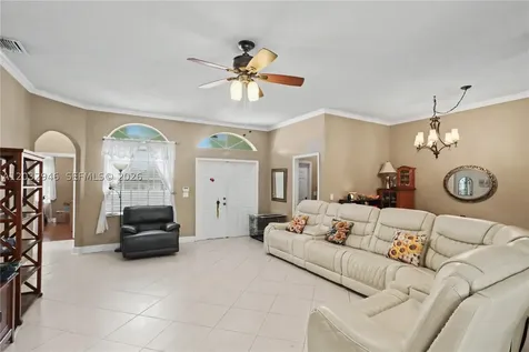 3090 SE 7th Place Homestead FL 33033