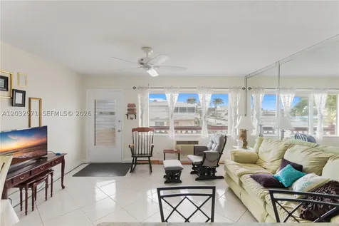725 SW 11th Avenue Hallandale Beach FL 33009