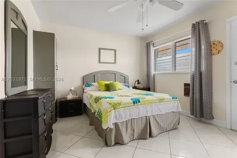 725 SW 11th Avenue Hallandale Beach FL 33009