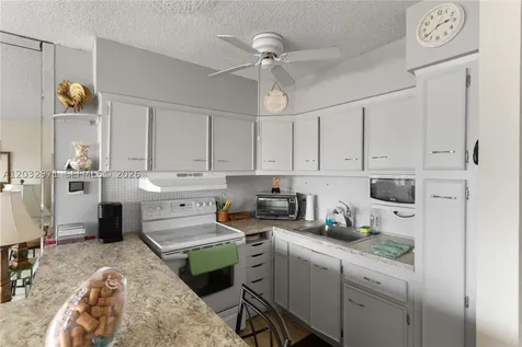 725 SW 11th Avenue Hallandale Beach FL 33009