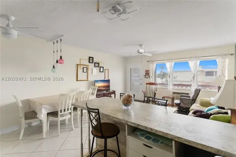 725 SW 11th Avenue Hallandale Beach FL 33009
