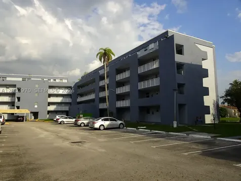 9359 N Fontainebleau Boulevard Miami FL 33172
