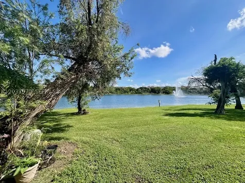 9359 N Fontainebleau Boulevard Miami FL 33172