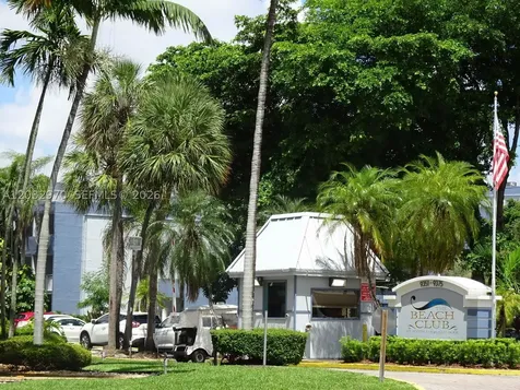 9359 N Fontainebleau Boulevard Miami FL 33172
