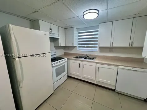 9359 N Fontainebleau Boulevard Miami FL 33172