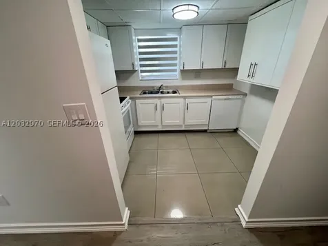9359 N Fontainebleau Boulevard Miami FL 33172