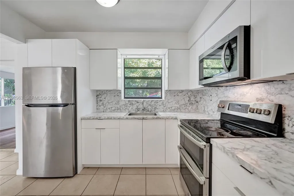 1140 N 74th Way Hollywood FL 33024