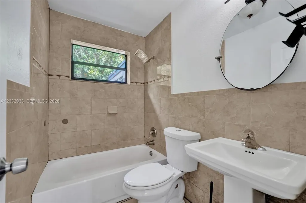 1140 N 74th Way Hollywood FL 33024