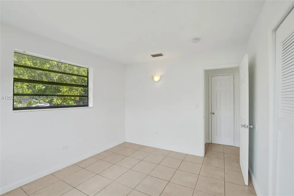 1140 N 74th Way Hollywood FL 33024