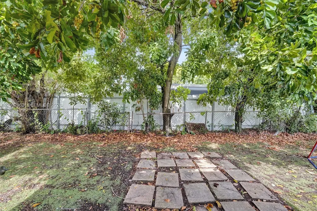 1140 N 74th Way Hollywood FL 33024