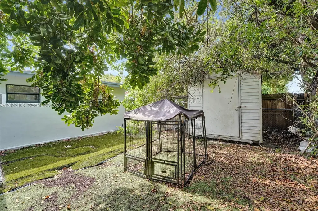 1140 N 74th Way Hollywood FL 33024