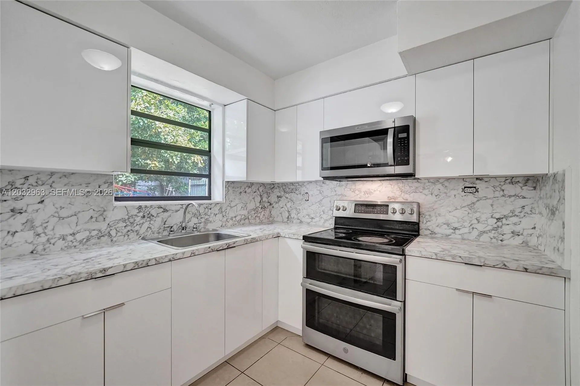 1140 N 74th Way Hollywood FL 33024