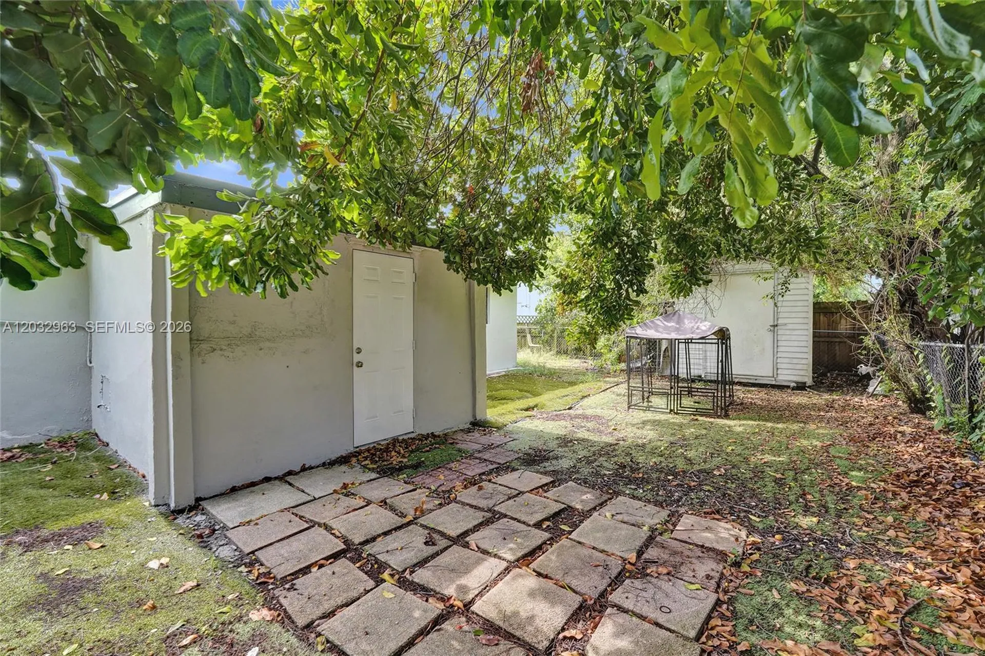 1140 N 74th Way Hollywood FL 33024