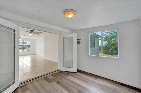 1140 N 74th Way Hollywood FL 33024