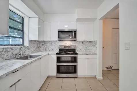 1140 N 74th Way Hollywood FL 33024