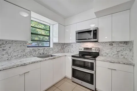 1140 N 74th Way Hollywood FL 33024