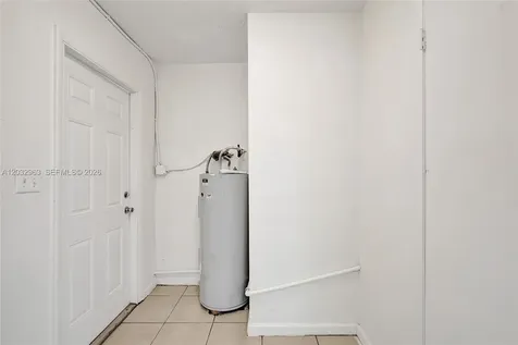 1140 N 74th Way Hollywood FL 33024