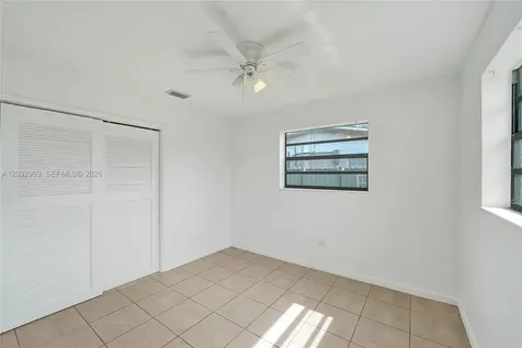 1140 N 74th Way Hollywood FL 33024