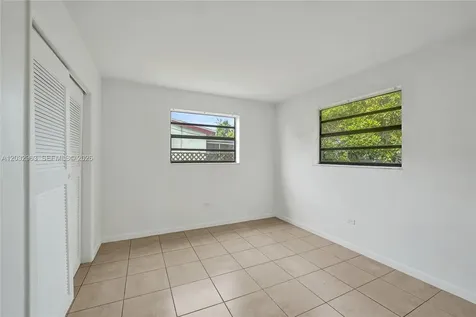 1140 N 74th Way Hollywood FL 33024
