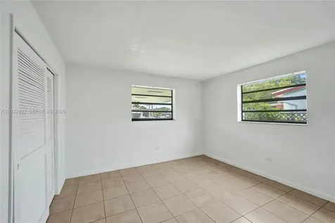 1140 N 74th Way Hollywood FL 33024