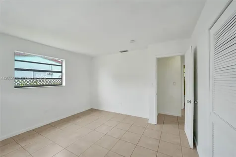 1140 N 74th Way Hollywood FL 33024